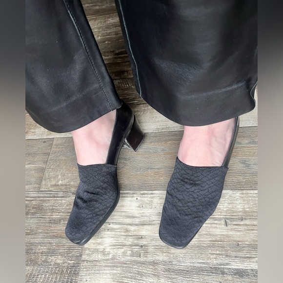 VTG 90s Gothic chic Italian square toe black fabric & leather chunky heels • 7.5 - Picture 2 of 16